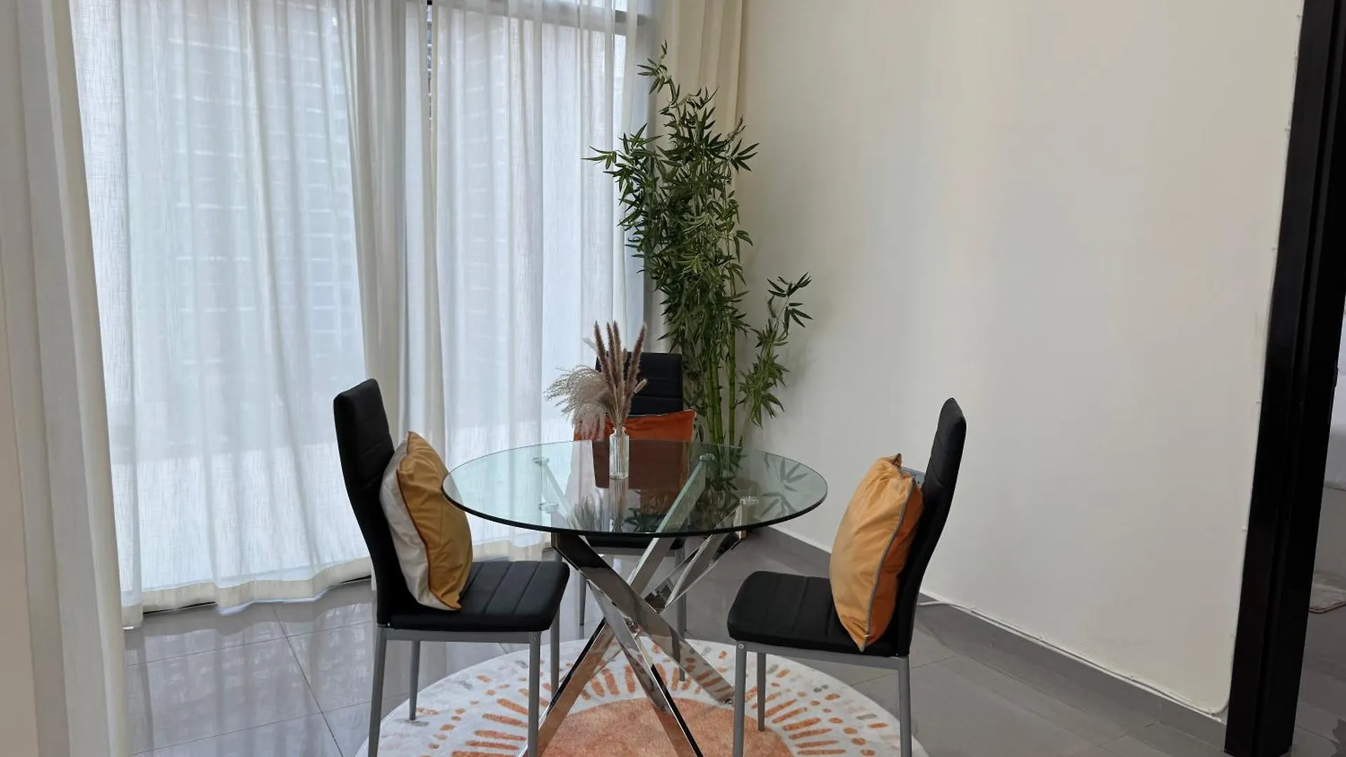 Lala Land Homes - Magnificent 1 Bedroom In Business Bay Dubai